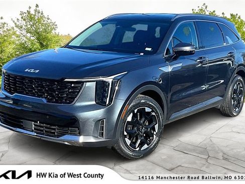 Certified 2025 Kia Sorento S image 1