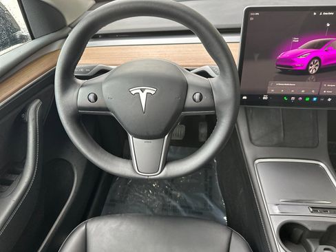 Used 2023 Tesla Model Y Long Range image 13