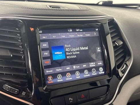 Used 2019 Jeep Cherokee Limited w/ Luxury Group AWD/4WD image 21