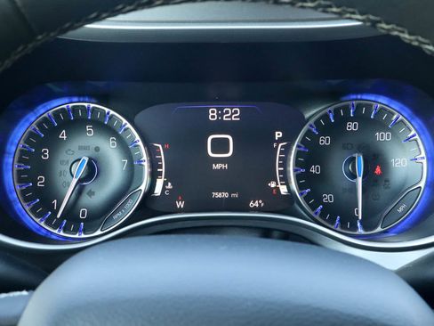 Used 2023 Chrysler Pacifica Touring-L FWD image 30