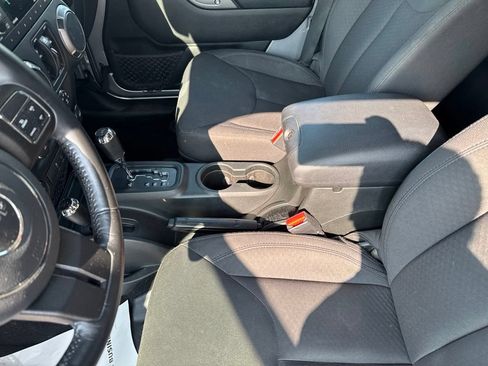 Used 2018 Jeep Wrangler Unlimited Sport S AWD/4WD image 22