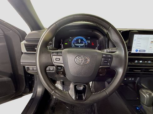 Used 2025 Toyota Camry SE FWD image 13