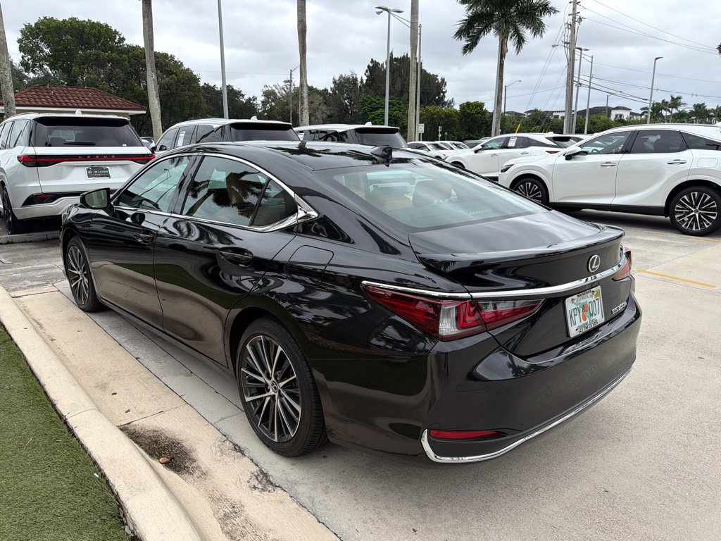 Used 2025 Lexus ES 300h w/ Premium Package FWD image 9