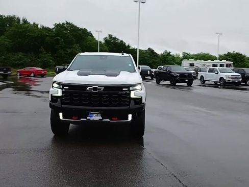 Used 2022 Chevrolet Silverado 1500 ZR2 w/ Technology Package image 3