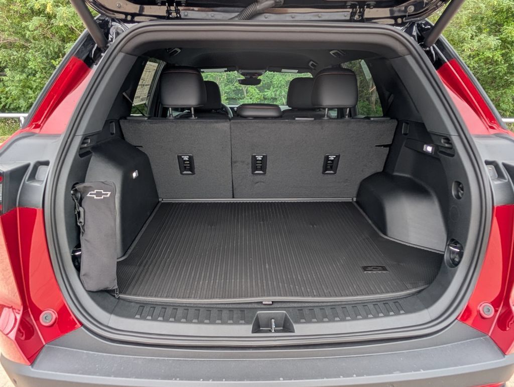 New 2026 Chevrolet Equinox RS w/ Safety and Technology Package FWD image 30