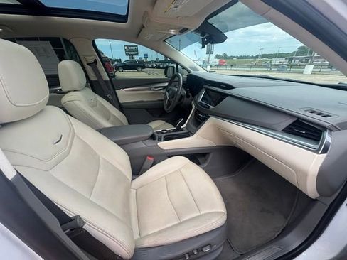 Used 2021 Cadillac XT5 Premium Luxury FWD image 16
