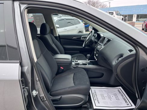 Used 2019 Nissan Pathfinder S image 17