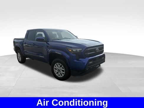 Used 2025 Toyota Tacoma SR5 AWD/4WD image 5
