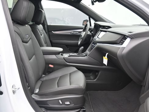 New 2025 Cadillac XT6 Luxury image 13