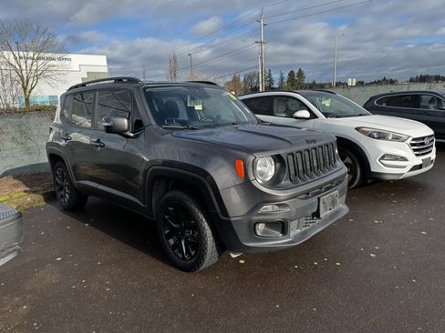 Used 2018 Jeep Renegade Altitude image 3