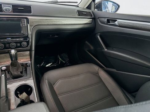 Used 2017 Volkswagen Passat 1.8T SE image 31