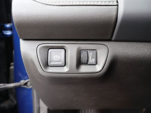 Used 2023 GMC Acadia SLE w/ Driver Convenience Package image 14