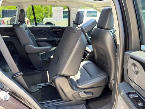 Used 2025 Lincoln Aviator AWD w/ Equipment Group 101A image 12