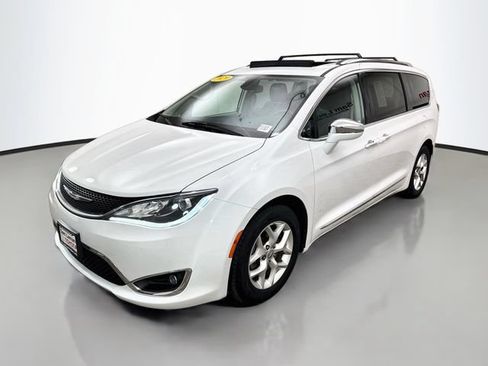 Used 2020 Chrysler Pacifica Limited FWD image 3