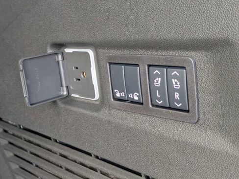 New 2026 Chevrolet Suburban High Country image 33