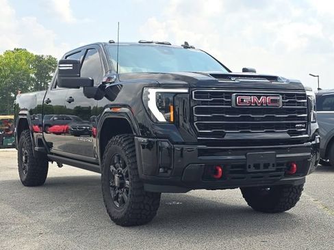 Used 2025 GMC Sierra 3500 AT4 w/ Technology Package AWD/4WD image 7