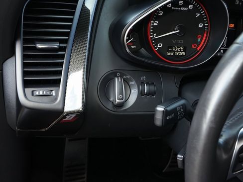 Used 2011 Audi R8 V10 image 25
