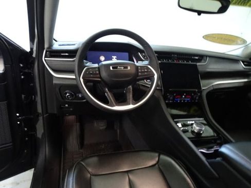 Certified 2023 Jeep Grand Cherokee Limited w/ Black Appearance Package AWD/4WD image 5