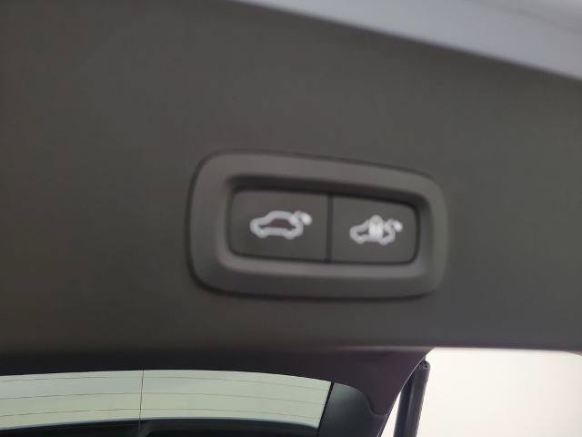Used 2024 Volvo XC40 B5 Plus AWD/4WD image 9