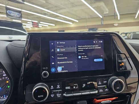 Used 2023 Toyota Highlander LE image 31