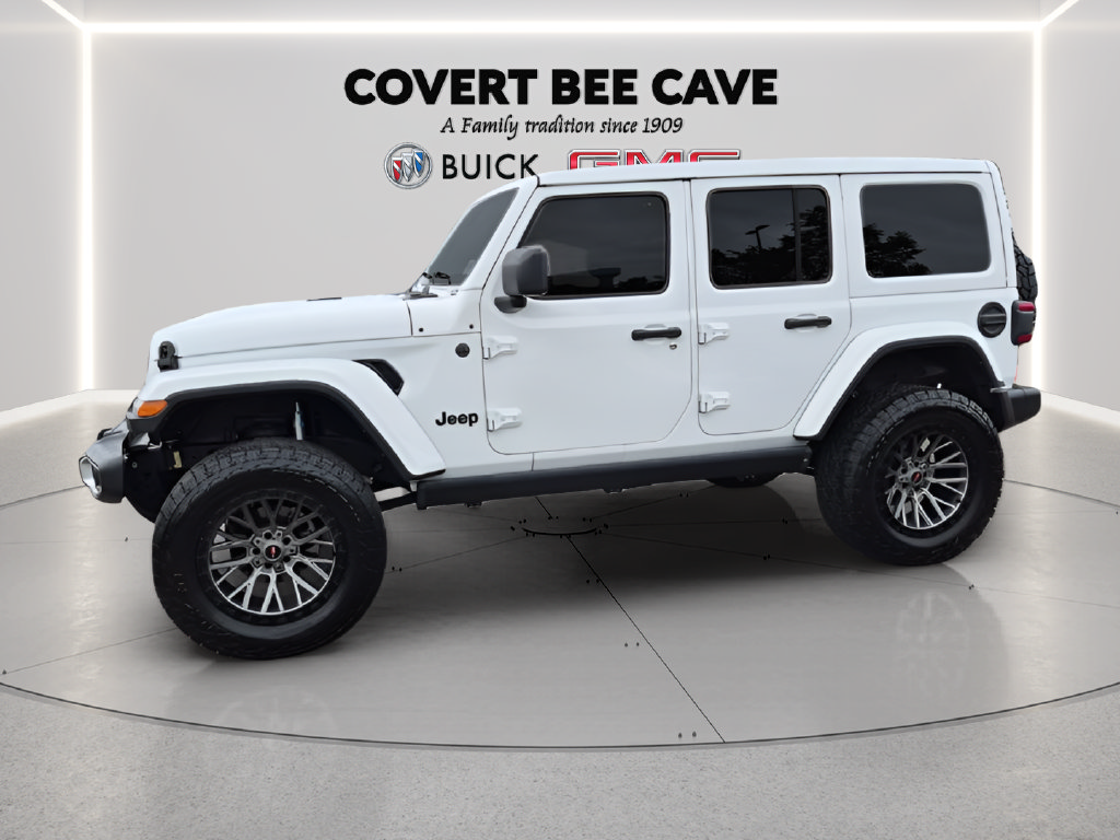 Used 2025 Jeep Wrangler Unlimited Sahara AWD/4WD image 4