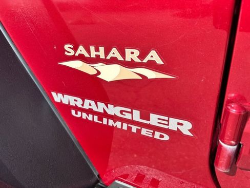 Used 2013 Jeep Wrangler Unlimited Sahara w/ Dual Top Group AWD/4WD image 11