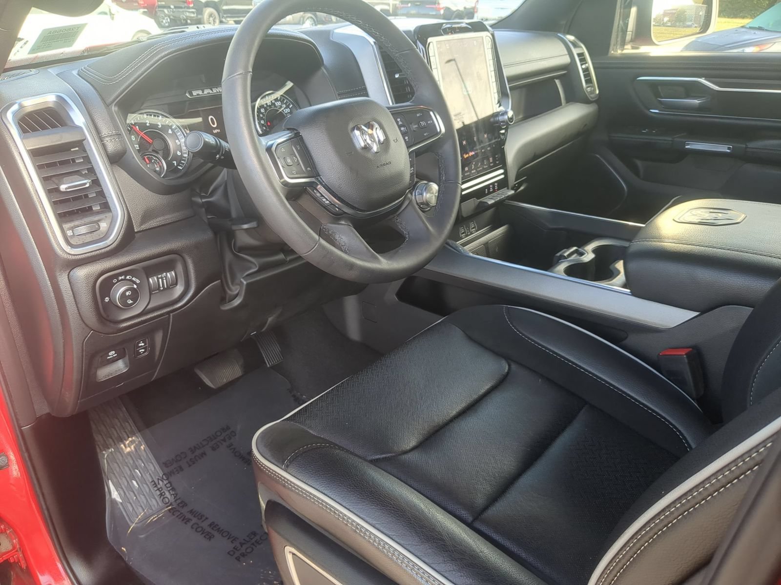 Used 2025 RAM 1500 Laramie AWD/4WD image 15