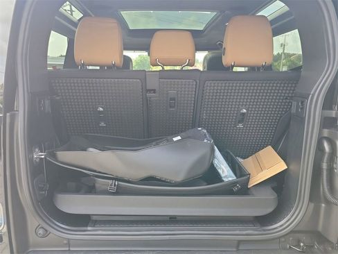 New 2025 Land Rover Defender 90 V8 image 11