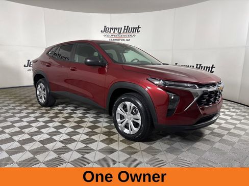 Used 2025 Chevrolet Trax LS image 4