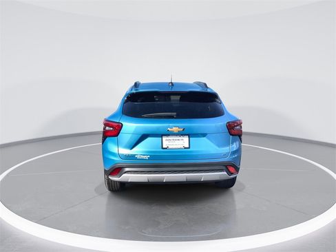 Used 2025 Chevrolet Trax LT image 7