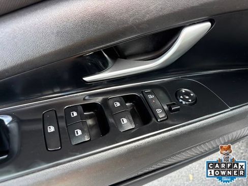 Used 2024 Hyundai Elantra Limited FWD image 25