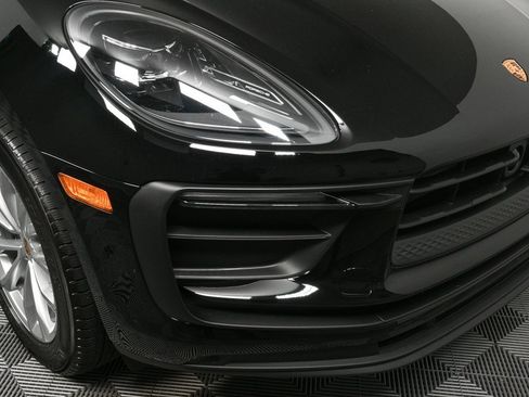 Certified 2025 Porsche Macan image 37