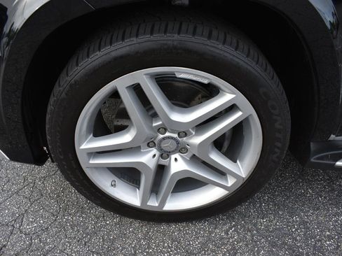 Used 2016 Mercedes-Benz GL 550 4MATIC image 35