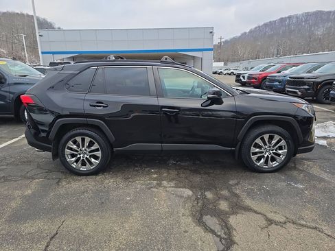 Used 2021 Toyota RAV4 XLE Premium image 6