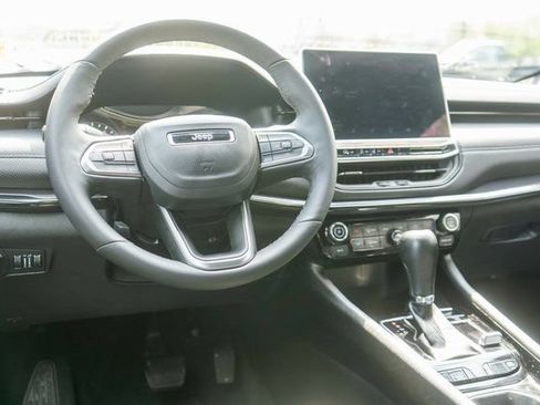 Used 2023 Jeep Compass Latitude w/ Convenience Group AWD/4WD image 14