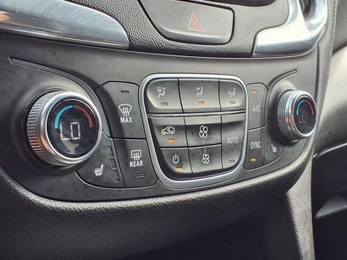 Used 2020 Chevrolet Equinox Premier FWD image 27