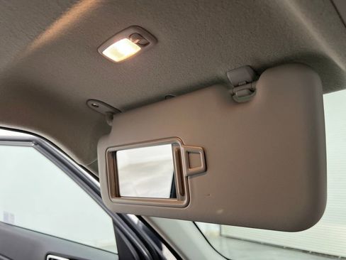 Used 2025 Hyundai Venue SE FWD image 54