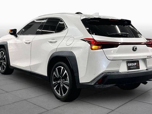 Used 2022 Lexus UX 200 w/ Accessory Package (Z1) FWD image 11