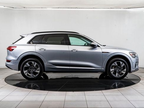 Used 2022 Audi e-tron Premium w/ Convenience Plus Package image 10