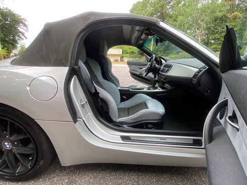 Used 2005 BMW Z4 2.5i RWD image 35