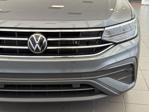 Certified 2024 Volkswagen Tiguan SE w/ Panoramic Sunroof Package FWD image 11