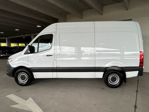 Used 2025 Mercedes-Benz Sprinter 2500 image 2