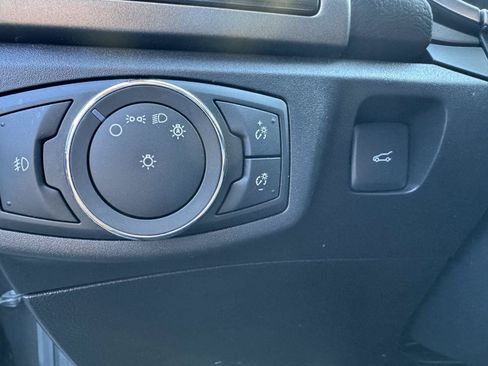 Used 2017 Ford Fusion SE w/ Fusion SE Technology Package FWD image 14
