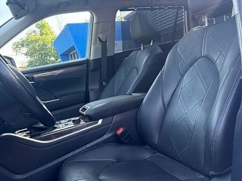 Used 2024 Toyota Highlander Platinum AWD/4WD image 10