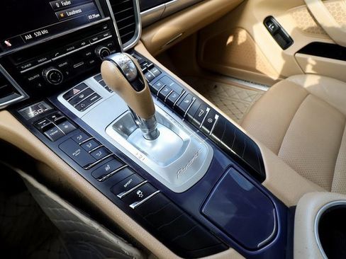 Used 2012 Porsche Panamera 4 image 10