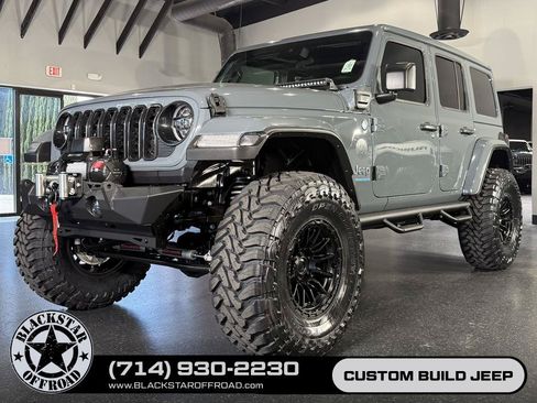 Used 2025 Jeep Wrangler Unlimited Sahara w/ Safety Group AWD/4WD image 12