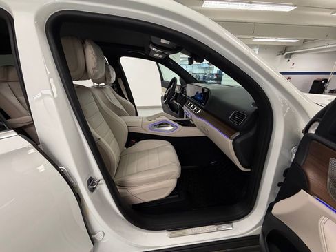 New 2026 Mercedes-Benz GLS 580 4MATIC image 16