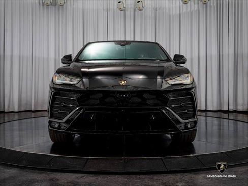 Used 2019 Lamborghini Urus AWD/4WD image 2