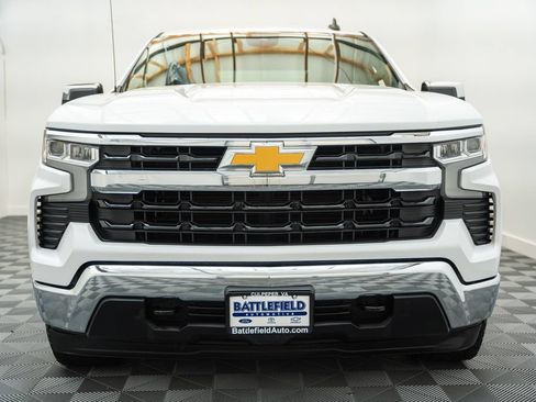 Used 2022 Chevrolet Silverado 1500 LT AWD/4WD image 2