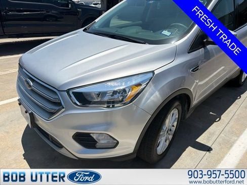 Used 2017 Ford Escape SE FWD image 2